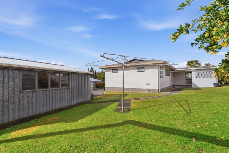 894